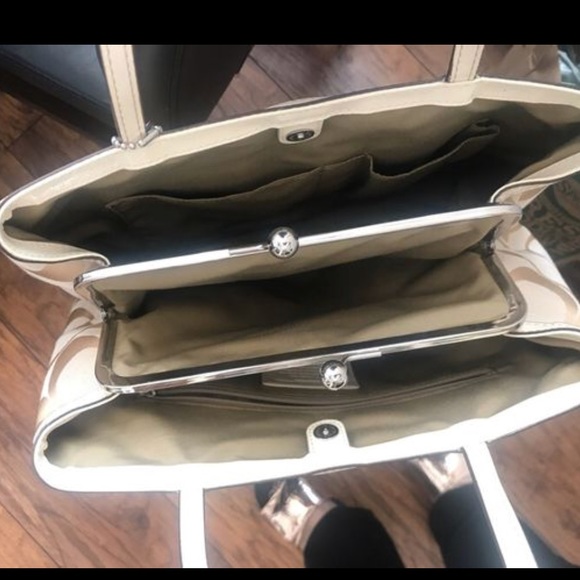 Coach Handbag - Picture 3 of 4